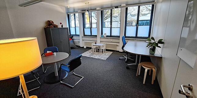So ist ein Therapiezimmer der Kinder- und Jugendpsychologie eingerichtet.