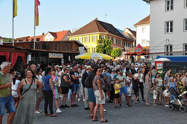 Bild 16: Sonnenstrahlen und Feststimmung in Markdorf