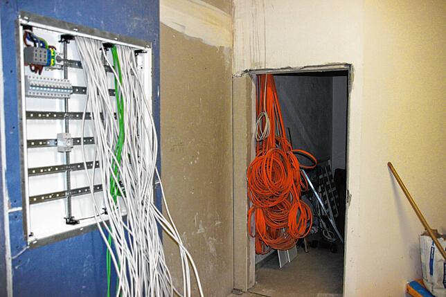 Auch Ärzte brauchen Computer – und die brauchen Kabel.
