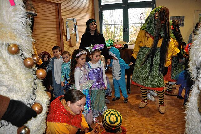 Bild 28: Narren befreien Kindergartenkinder in Hepbach und Leimbach – Die schönsten Bilder!