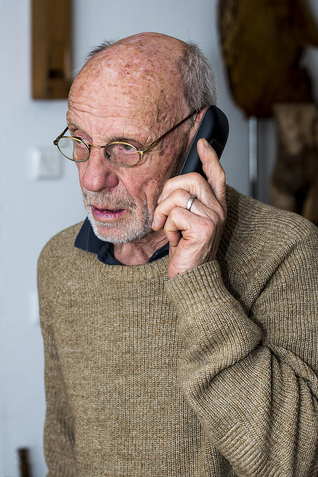 Ältere Menschen werden häufig zu Opfern von Telefonbetrügern.