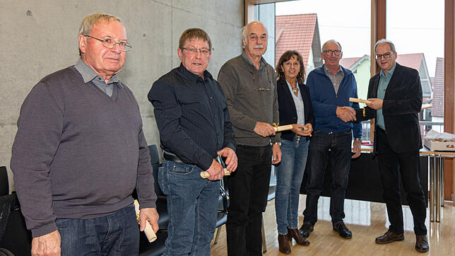 Die ausgeschiedenen Mitglieder Hubert Frick (von links/Meßkirch), Walter Ruggaber (Neuhausen), Otto Schoch (Liptingen), Elvira Reichert ...