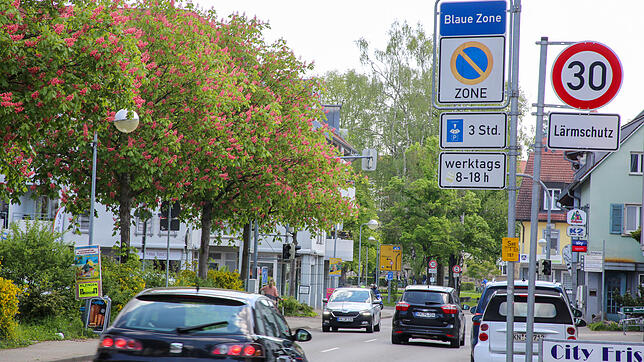 Seit einigen Wochen gilt auf einem Teil der Gottmadinger Hauptstraße, identisch mit der B 34, Tempo 30. Dies könnte der Feuerwehr bei ...