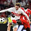 Nick Woltemade (VfB Stuttgart) und Dayot Upamecano (Bayern München) kämpfen beim Supercup um den Ball. Die Bundesliga startet in eine ...