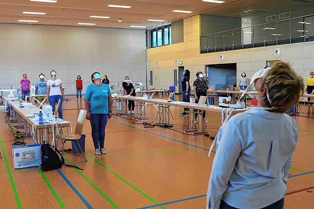 Aus der Not geboren waren die Entspannungsübungen, die Sportlehrerin Ute Kaiser (rechts) anbot. Im Dauerbetrieb lief die ein oder andere ...