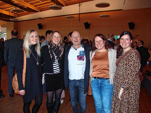 Eine Abordnung der Salemer Schulleitungen freute sich über die würdigenden Worte des Bürgermeisters: Sina Vogel, Rebecca Wohlwender, ...