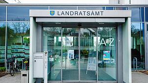Das Landratsamt in Friedrichshafen in der Albrechtstraße (Archivbild).