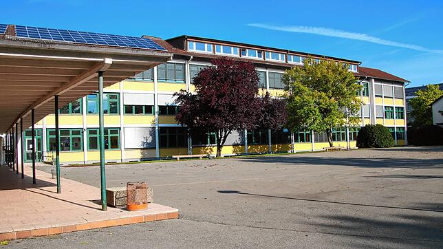 Ein Blick von außen auf das Gebäude der Donaueschinger Realschule. Neben den Kaufmännischen und Hauswirtschaftlichen Schulen haben auch ...