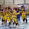 Riesenjubel nach bangen Minuten. Die Spieler der HSG Konstanz feiern ausgelassen ihren 34:33-Erfolg über den VfL Pfullingen.