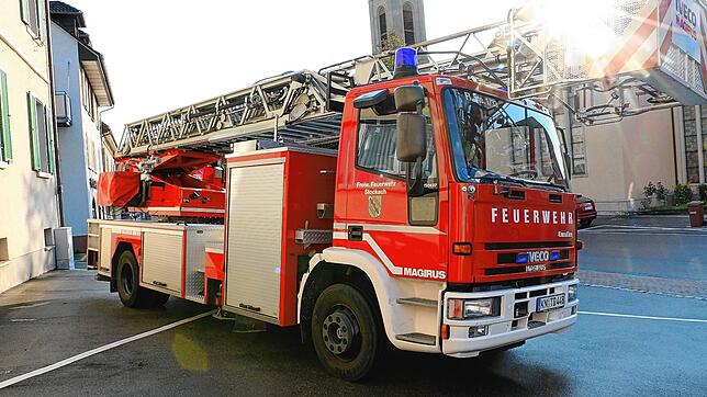 Die Drehleiter der Stockacher Feuerwehr ist seit dem Jahr 2000 im Einsatz und hat das Ende ihrer Dienstzeit bald erreicht.