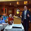 Was war 2023, was kommt 2024: In der Bürgerversammlung in Breitenfeld im Gasthaus Hirschen informieren Ortsvorsteher Jürgen Bacher ...