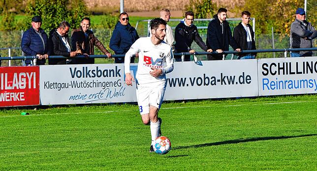 Bild 11: FC Zell übernimmt mit dem 2:1 beim FC Erzingen die Tabellenführung &ndash; und wir haben die Bilder!