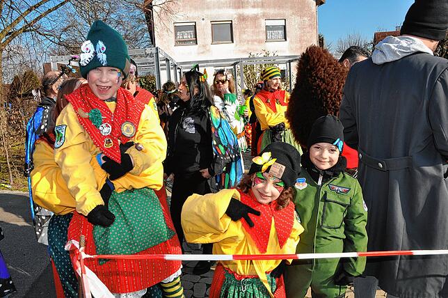 Bild 9: Narrenbaum in Leimbach – Umzug mit Tradition und Rast