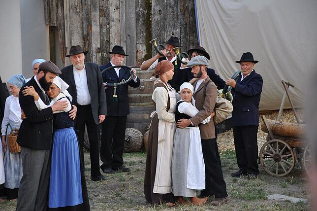 Dorus (Lukas Böhler) nimmt Abschied von Marei (Corinna Vogt), Joseph (Michael Beck) von Schwester Liberatha (Anna Fechtig) und der ...