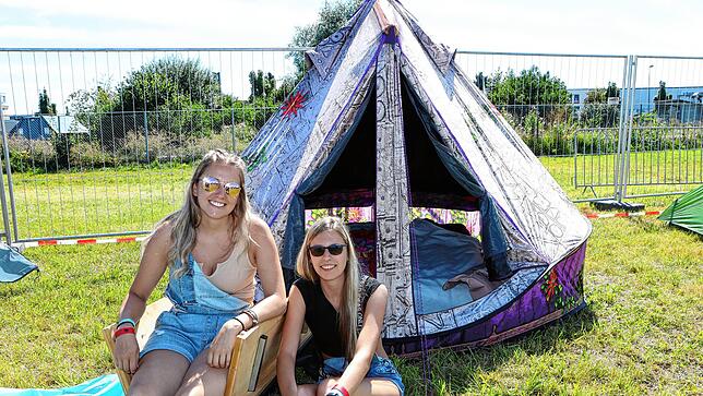 Bild 21: So sieht Vorfreude auf das Seenachtfest aus! Auf dem Konstanzer Flugplatz wird wieder gecampt