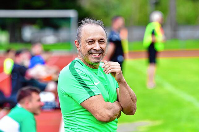 Mission fast erfüllt: Co-Trainer Domenico Montanaro vertrat beim SV Herten den urlaubenden Cheftrainer Bülent Güzel. Seine Elf hat den ...