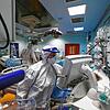 Mitarbeiter versorgen Infizierte auf der Intensivstation eines Krankenhauses in Italien.