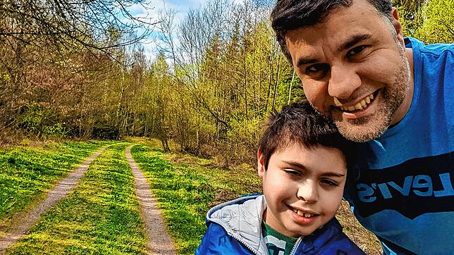 Paulo Lima und sein Sohn Raphael. Der Zwölfjährige kam drei Monate zu früh zur Welt. Er besucht die Christy-Brown-Schule in Villingen.