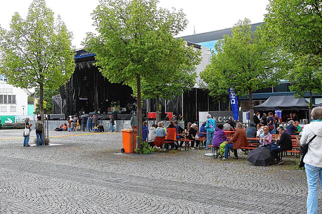 Bild 8: Trotz Regen gute Stimmung auf dem Hohentwielfestival- hier gibt‘s die schönsten Fotos