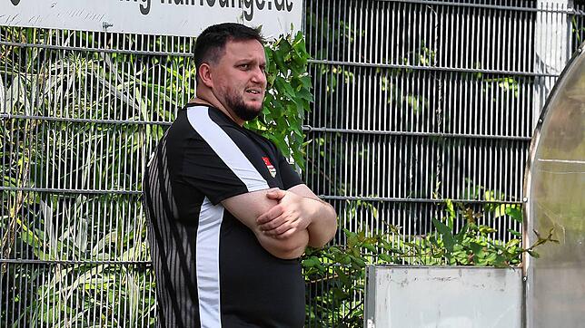 Mit seiner Mannschaft hochzufrieden: Shkelzen Kelmendi, Trainer des Bezirksliga-Aufsteigers Türk. SV Konstanz.
