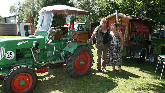 Manch einer der Gäste übernachtete beim Oldtimertreffen auf dem Seeparkgelände. So wie das Ehepaar Reinemann aus Herdwangen-Schönach mit ...