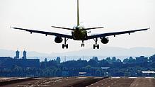 Im Herbst werden die Gesellschafter des Fluhafens entscheiden müssen, ob sie weiteres Geld in den Airport pumpen wollen. Bis dahin ...