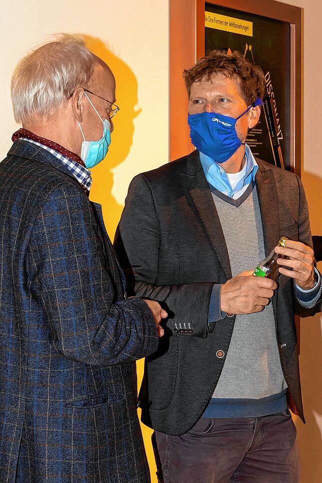 Fachgespräch zweier Professoren aus Grafenhausen (von links): Hansjörg Küster und Hartmut Rosa.