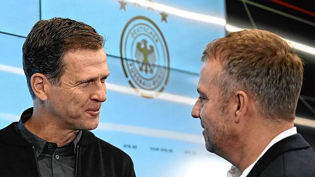 Bundestrainer Hansi Flick mit Oliver Bierhoff im November 2022