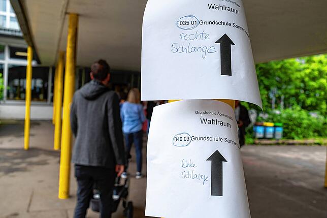 Hilfreiche Tipps: An der richtigen Schlange anstellen spart immerhin ein wenig Zeit.
