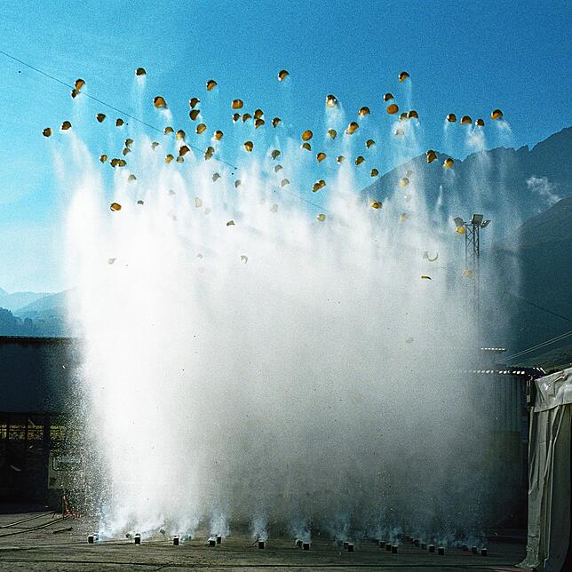 Roman Signer: Aktion in Sedrun, 2010.