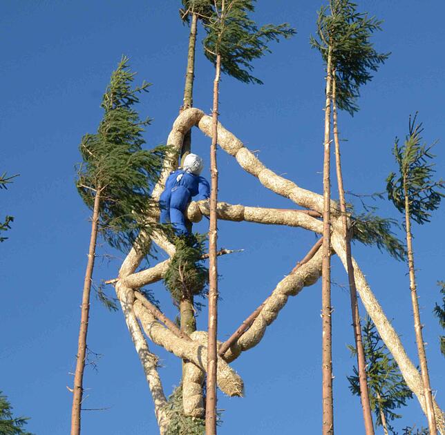 Bild 15: Bis der Funken trotz Sturmtiefs brennt: Unterwegs mit der Funkenmannschaft Markdorf
