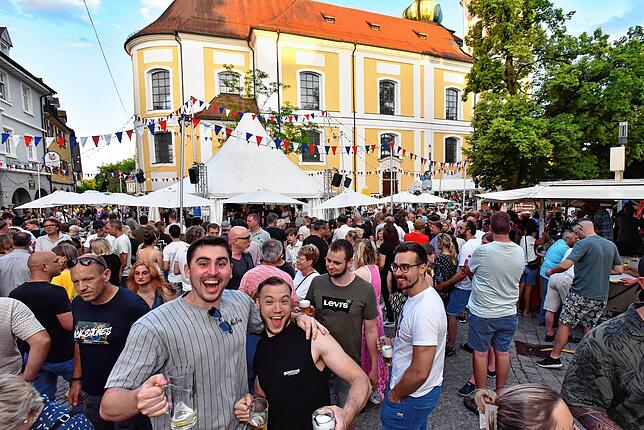 Bild 29: Donaueschingen genießt ausgelassen den Samstagabend beim Donauquellfest