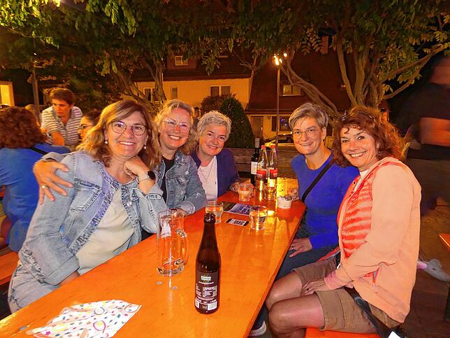 Bild 20: Viele gut gelaunte Weinfestbesucher am Eröffnungsabend in Hohentengen