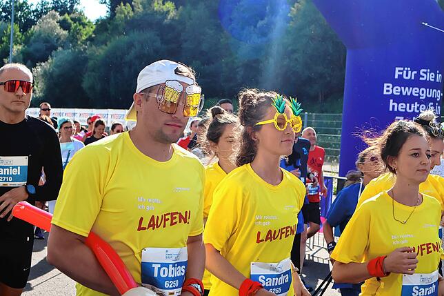 Bild 32: Mit Ausdauer und Kreativität- tausende Läufer messen sich beim ZF Firmenlauf