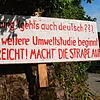 Dieses Schild hängt seit über vier Jahren an der gesperrten Albtalstraße. Die Aufnahme stammt aus dem Jahr 2019.
