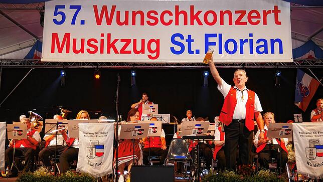 Bild 19: Waldshuter Chilbi 2025: Volles Haus beim 57. Wunschkonzert des Musikzugs St. Florian - das sind die schönsten Bilder