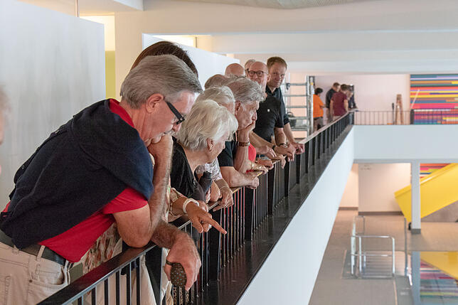 Wie zuvor hat man von der Galerie einen guten Blick über das gesamte Hallenbad.