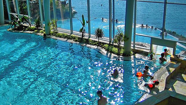 Die Meersburg Therme in Vor-Corona-Zeiten. Bei einer Neuausrichtung will man sich künftig auf Gesundheit und Wellness konzentrieren und ...