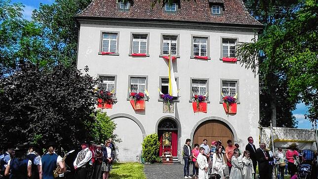Das Schloss zu Menningen hat eine lange und wechselvolle Geschichte. Zuletzt wurde es als Pfarrhaus genutzt.