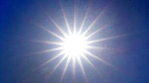 Mit der Sonne kommt die Sonnenbrandgefahr. (Archivbild)