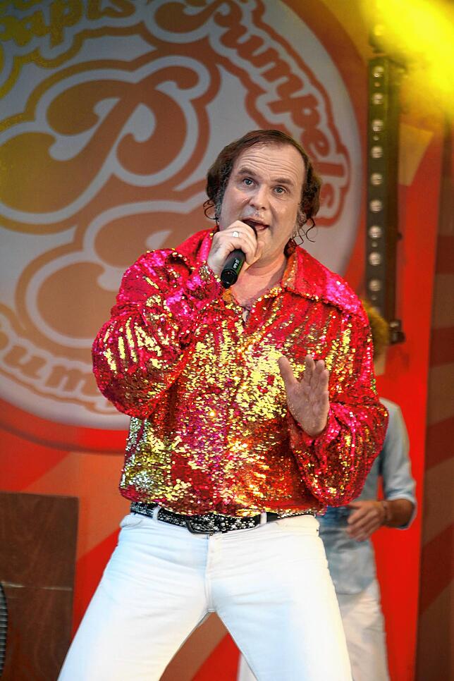 Heute tritt Rainer Vollmer in der Region mit seiner Band Papis Pumpels auf.