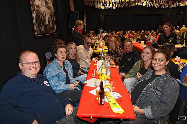 Bild 42: Früher Start in eine lange Fasnacht! Alle Bilder vom ersten Bunten Abend in Konstanz