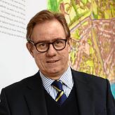 Tobias Engelsing ist Direktor der Städtischen Museen und als Publizist tätig.