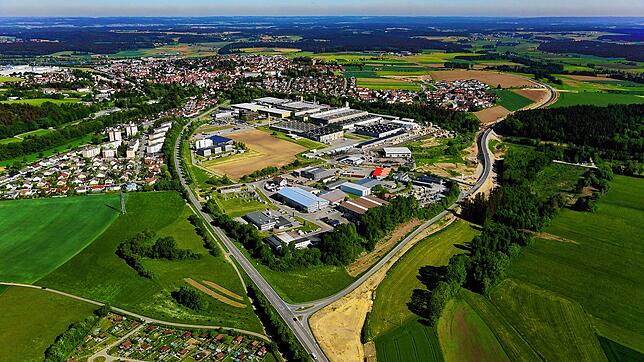 Der zweite Bauabschnitt der Umgehungsstraße wird ab dem 15. Juni bis zur Einmündung in das Gewerbegebiet &bdquo;Hesselbühl&ldquo; für ...