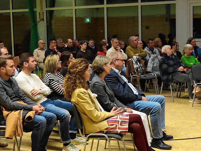 Die Wallbacher Flößerhalle war für den Neujahrsempfang und der Überreichung des Ehrenamtspreises der Bürgerstiftung Bad Säckingen sehr ...