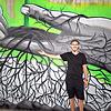 Der Brigachtaler Künstler Jonas Fehlinger im Sommer 2018 vor seinem Graffiti unter der Essey-les-Nancy-Brücke. Das Wandgemälde hat er ...
