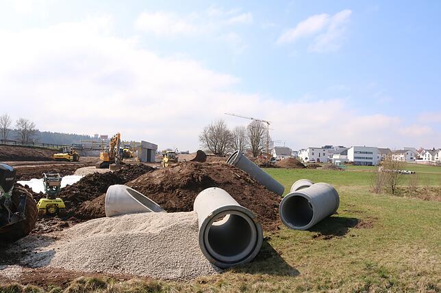 Reichlich Materal wird beim Ausbau der B&nbsp;27 bewegt.