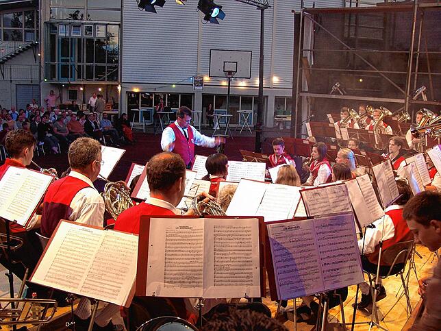 Der Musikverein Wald unter der Leitung von Jürgen Schatz spielt am Sonntag, 26. September, von 10.30 bis 12.30 Uhr bei guter Witterung ...