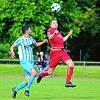 Mete Cesur (FC Anadolu Radolfzell, links) gegen Felix Eiermann (SG Reichenau/R.-Waldsiedlung). Am Ende jubeln die Gastgeber, sie ...