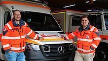 Marco Biernat und Sven Lederle haben sich bei ihrer Arbeit im Rettungsdienst filmen lassen und berichten von ihren Erfahrungen.